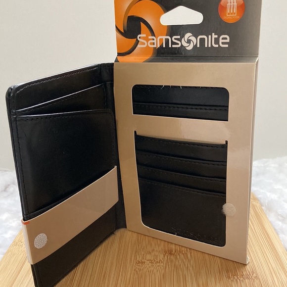 Samsonite [travel] bag. Comes with BONUS passport travel wallet! Unisex. - Picture 9 of 11